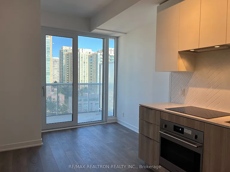 15 Holmes Ave #905 — Photo 3