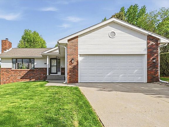 2nd image of 105 Kingsridge Dr