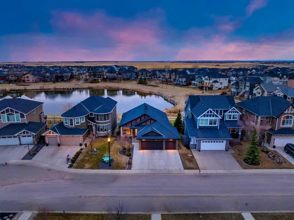 136 N Rainbow Falls Gln, Chestermere, AB T1X 0S5