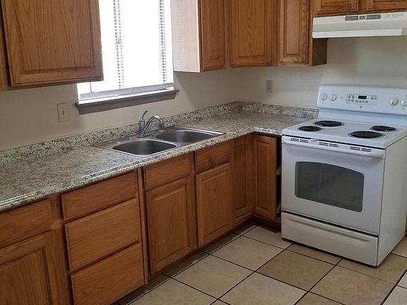 3rd image of 300 Montana Ave APT 11