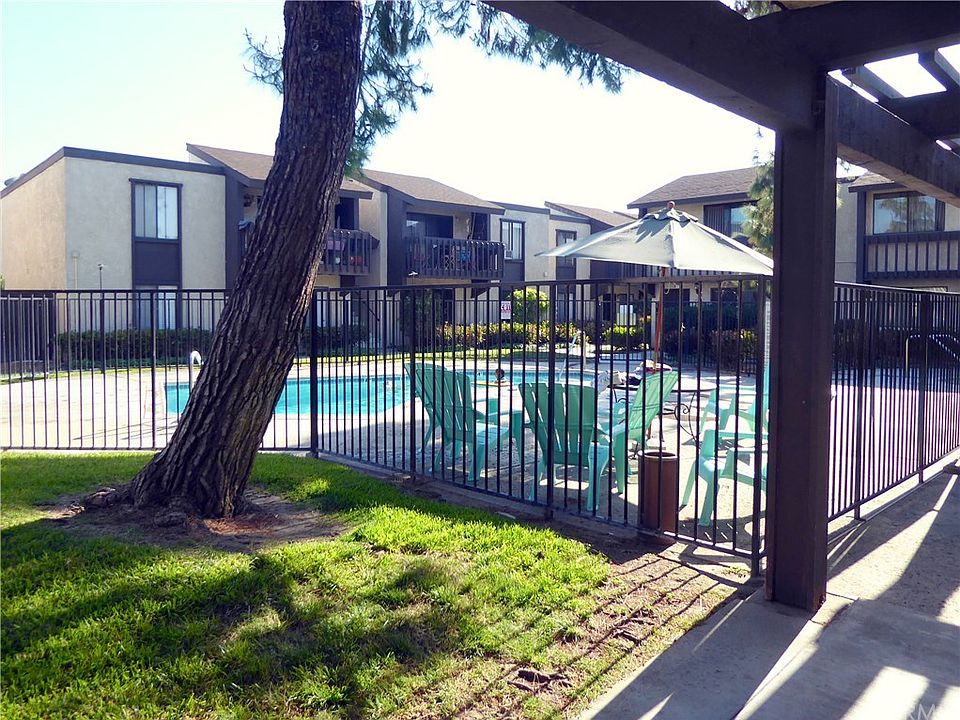 1st image of 17628 Alburtis Ave Unit 3