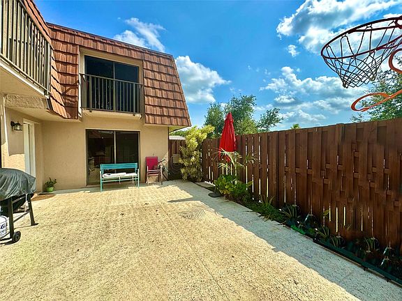 3rd image of 4121 Wimbledon Drive