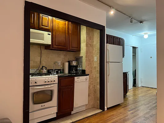 Sold by 5 Boro Realty Corp | media 4