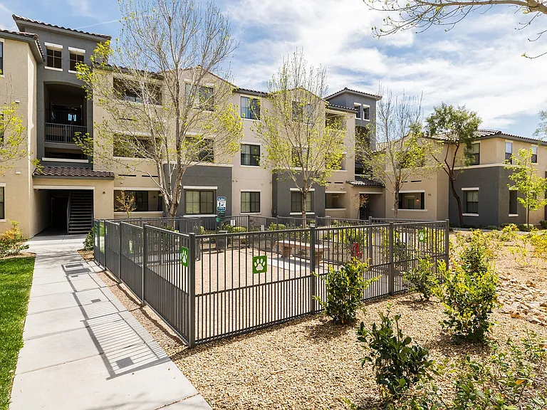 CHANDLER APARTMENT HOMES — Photo 21