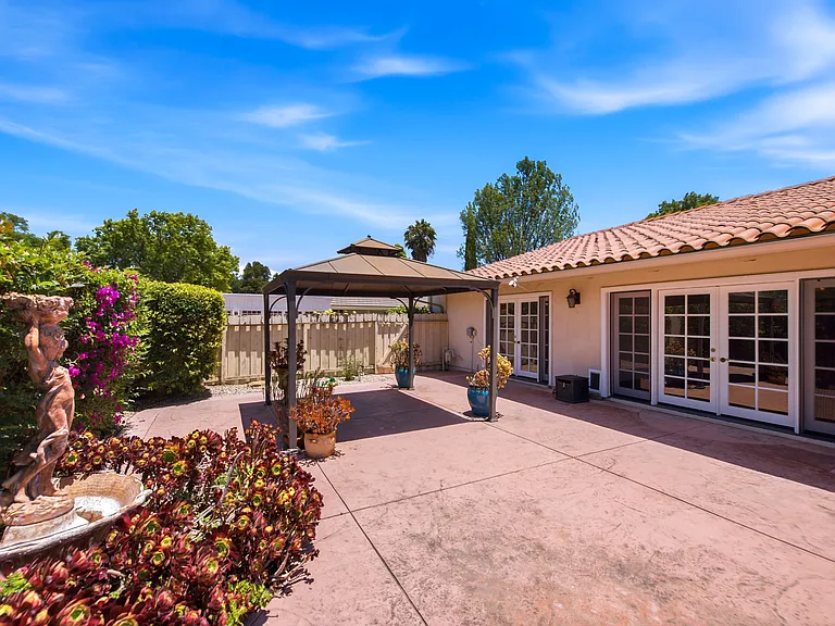 1090 Elfstone Ct — Photo 30