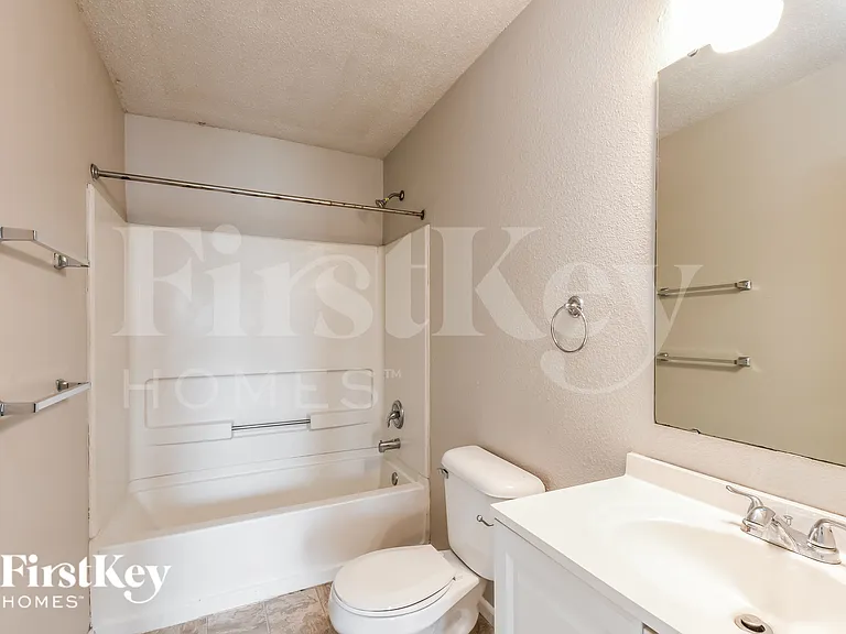 2312 Westmere Dr — Photo 10