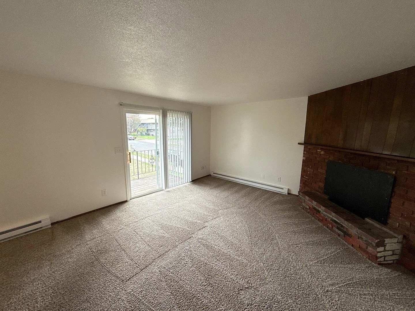 2 bed, 1.0 bath, 868 sqft, $1,145 — Photo 2