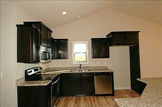 5th image of 1700 17th St SE