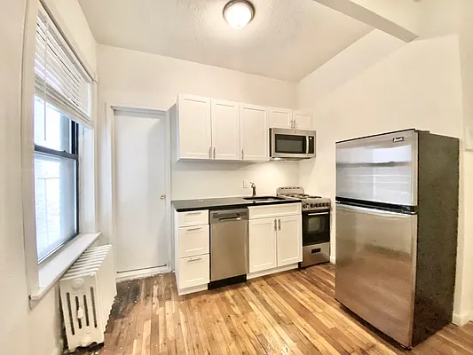 Rented by Bond New York | media 7