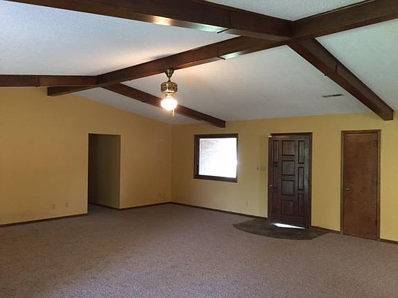 3rd image of 321 S Parkway Blvd