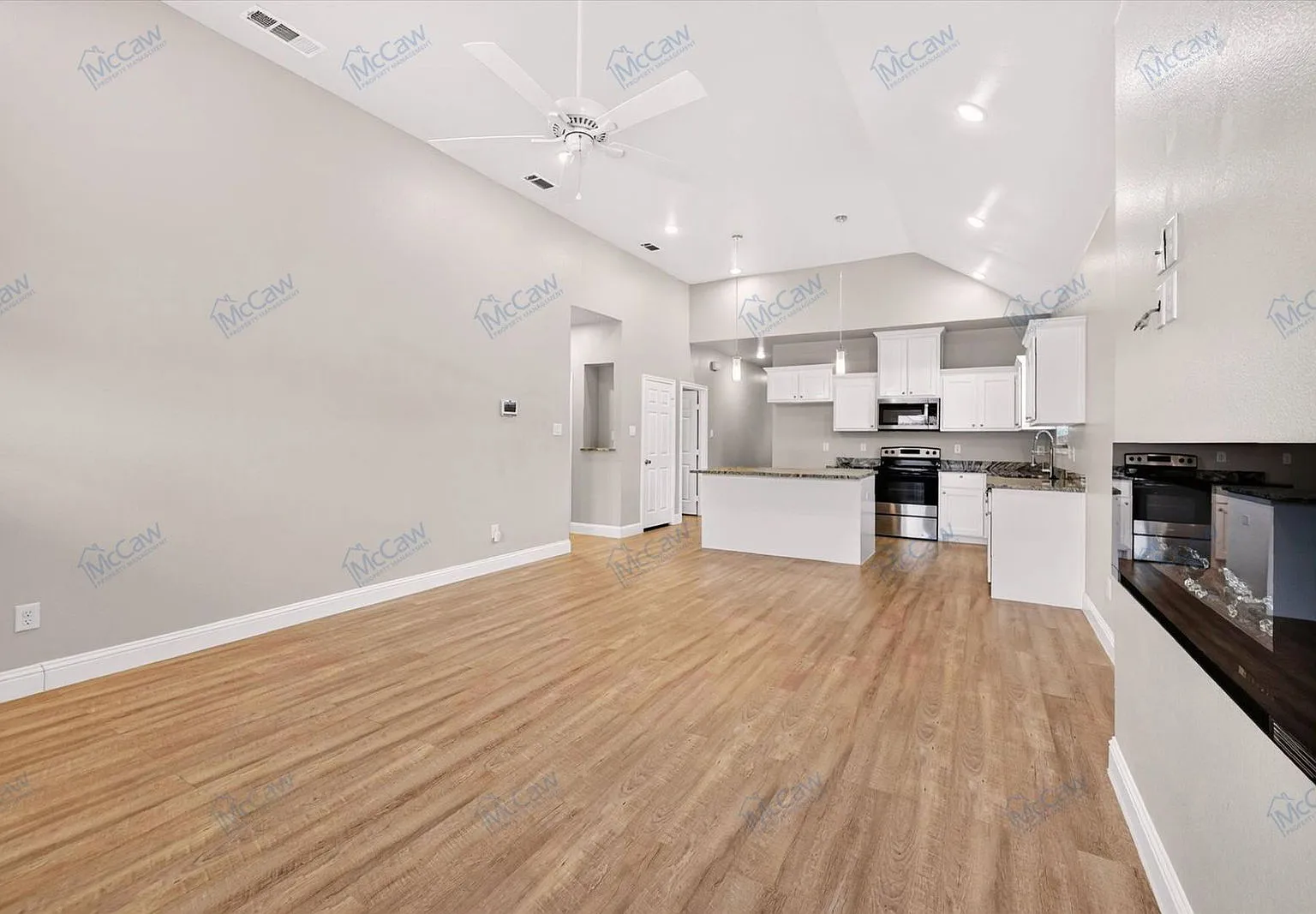 3 bed, 2.0 bath, 1355 sqft, $1,600 — Photo 4