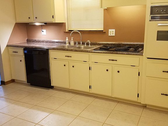 5th image of 901 Candlebrook Ln