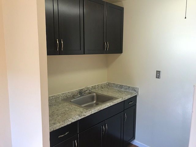 1st image of 488 Stow Ave #7