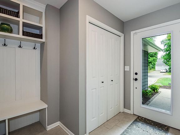 4th image of 1539 Woodcliff Dr SE