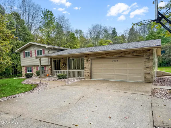 2524 Hemlock Rd, Commodore, PA 15729