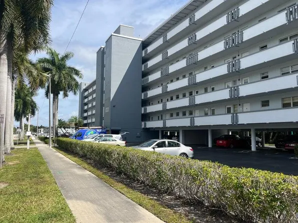 1000 NE 14th Ave APT 401, Hallandale, FL 33009