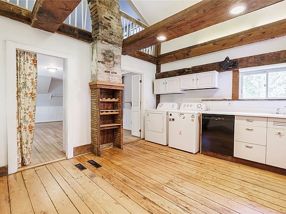 5th image of 1904 Penfield Rd