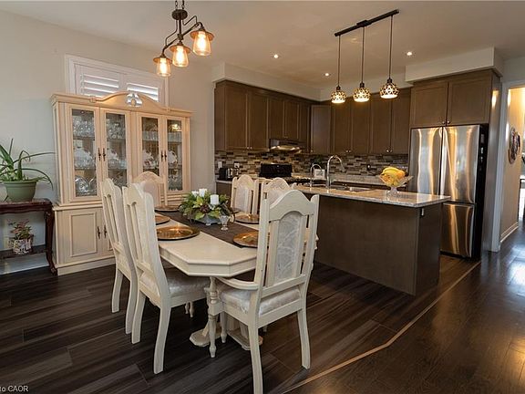 4th image of 1024 Upper Thames Dr
