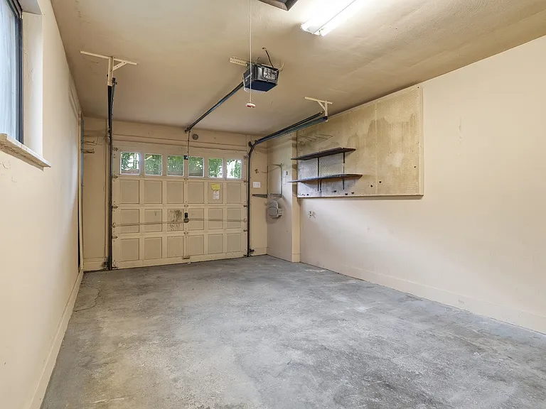 7895 Mark Dr — Photo 35
