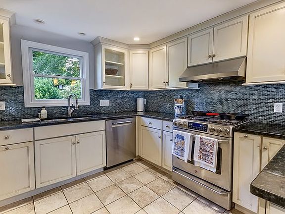 3rd image of 11 Springdale Ave