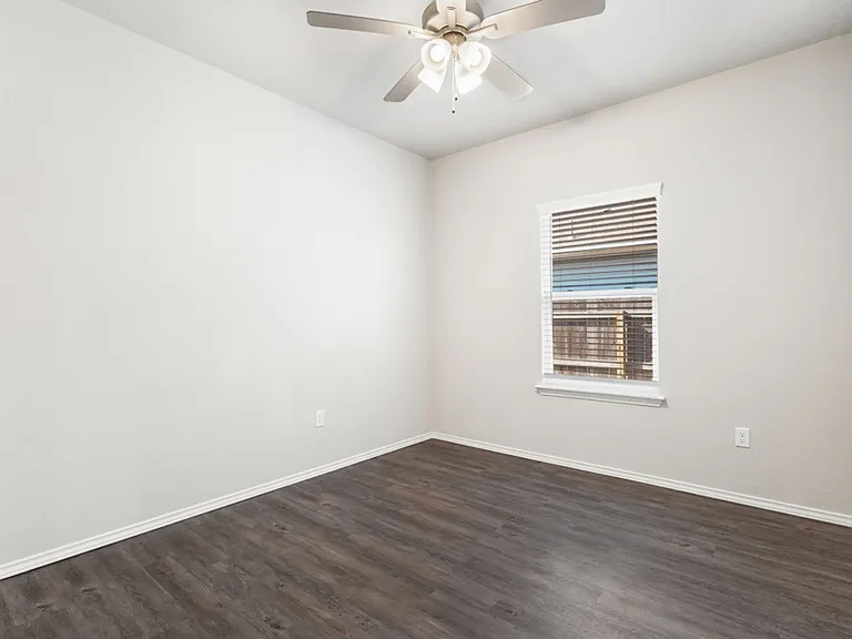 636 Heathers Way — Photo 18