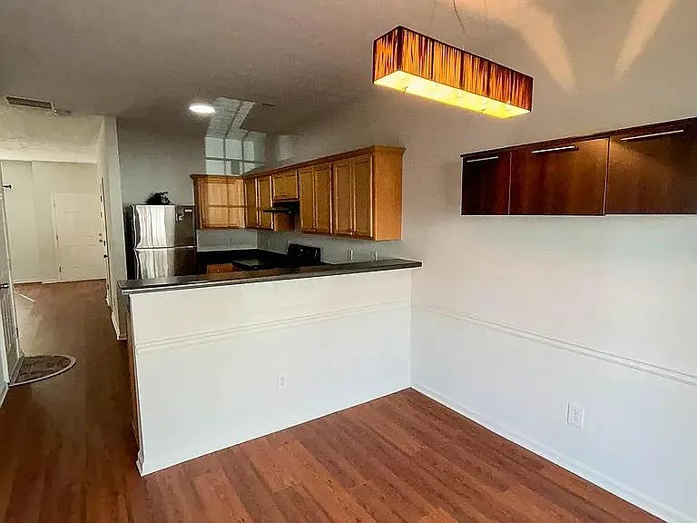 3 bed, 2.5 bath, 1646 sqft, $1,900 — Photo 2