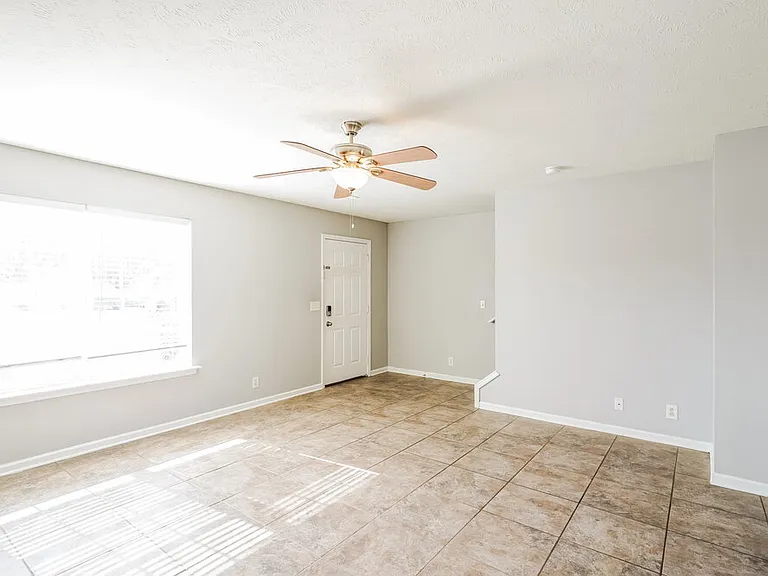 675 Legacy Dr — Photo 4