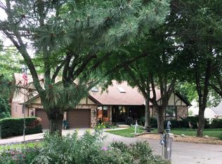 123 Charles Park Dr, Council Bluffs, IA 51503