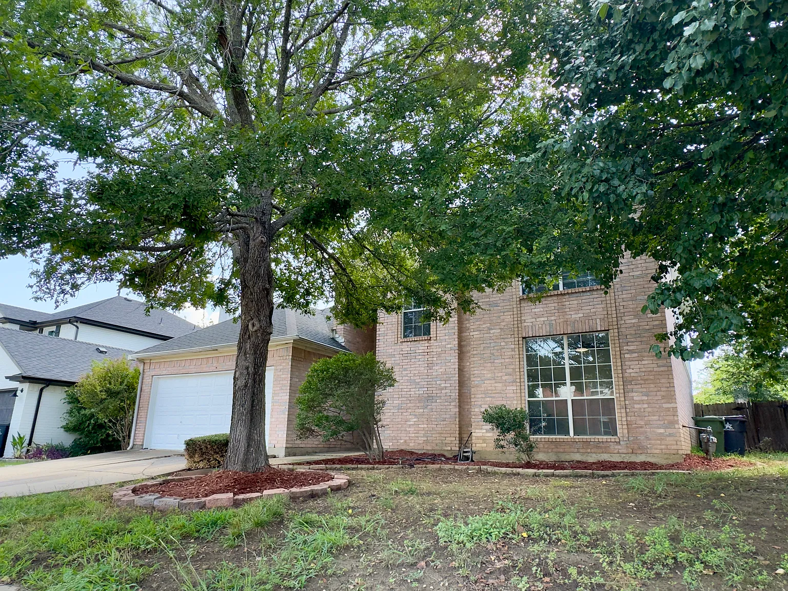 5 bed, 2564 sqft, $3,350 — Photo 3