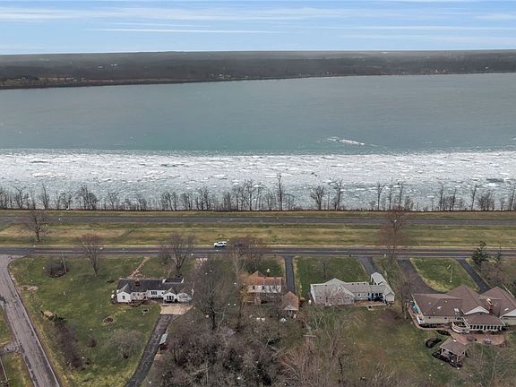 5th image of 1123 W River Rd