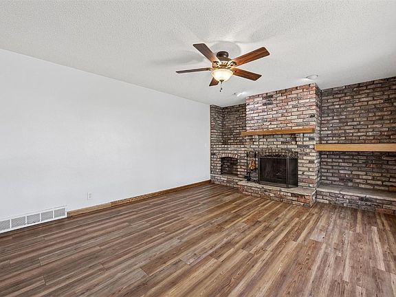 4th image of 128 Rollingwood Dr NW