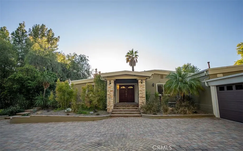 5 bed, 3306 sqft, $12,750 — Photo 2