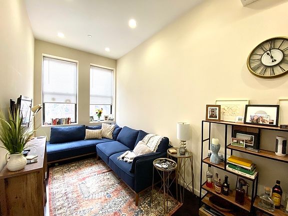 2nd image of 38 W 83rd St #2A