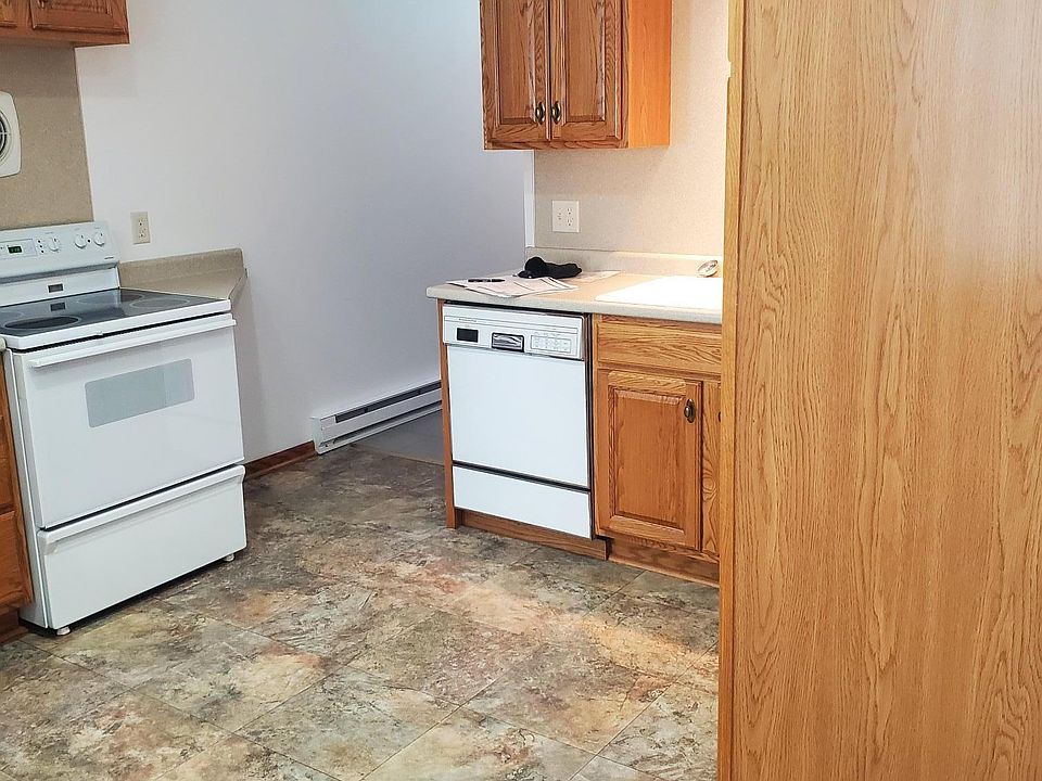 Kitchen with eat in area