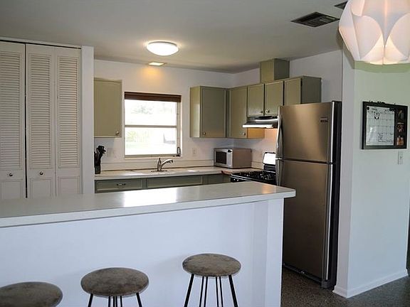 3rd image of 1025 Nana Ave
