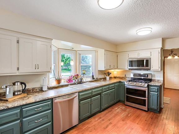2nd image of 3917 Edgewood Rd NE
