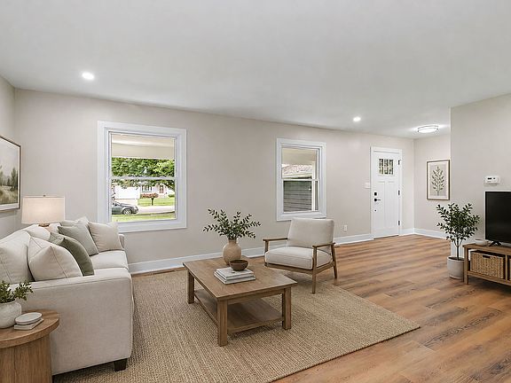 3rd image of 619 Dartmoor Dr