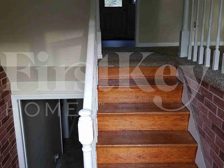 29 N Walnut Ln — Photo 2