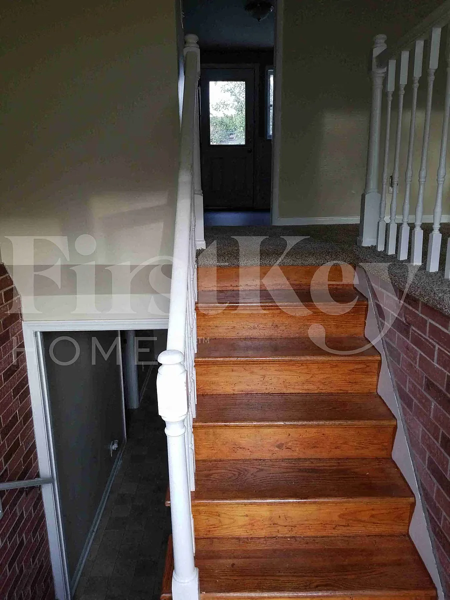 Building Photo - 29 N Walnut Ln