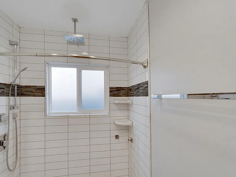 903 Lilienthal Ln — Photo 16