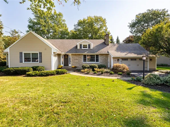 34 Sunset Blvd, Pittsford, NY 14534