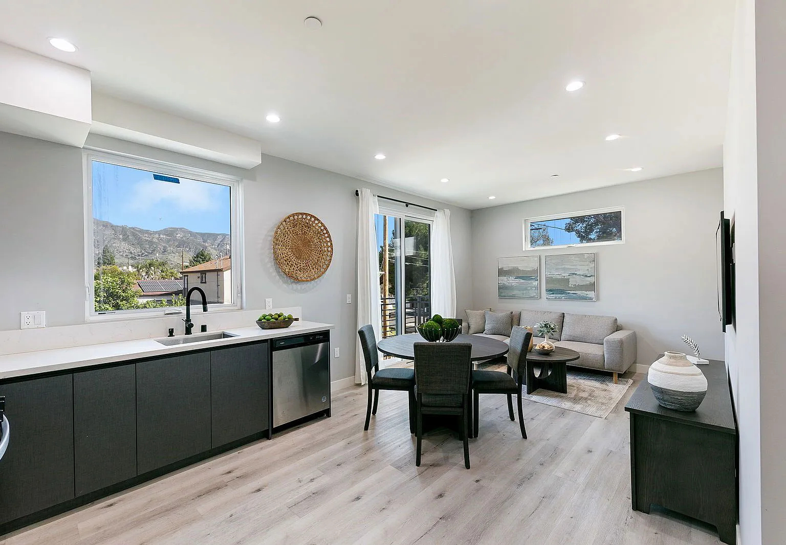 4 bed, 3.0 bath, 1300 sqft, $3,529 — Photo 1