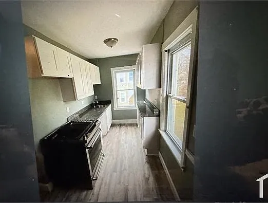 4 Baker St #2 — Photo 1