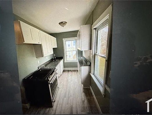 1st image of 4 Baker St #2