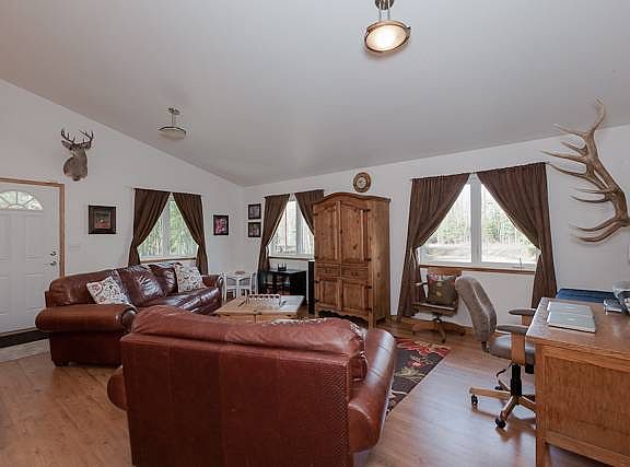 3rd image of 1550 Faye Ln