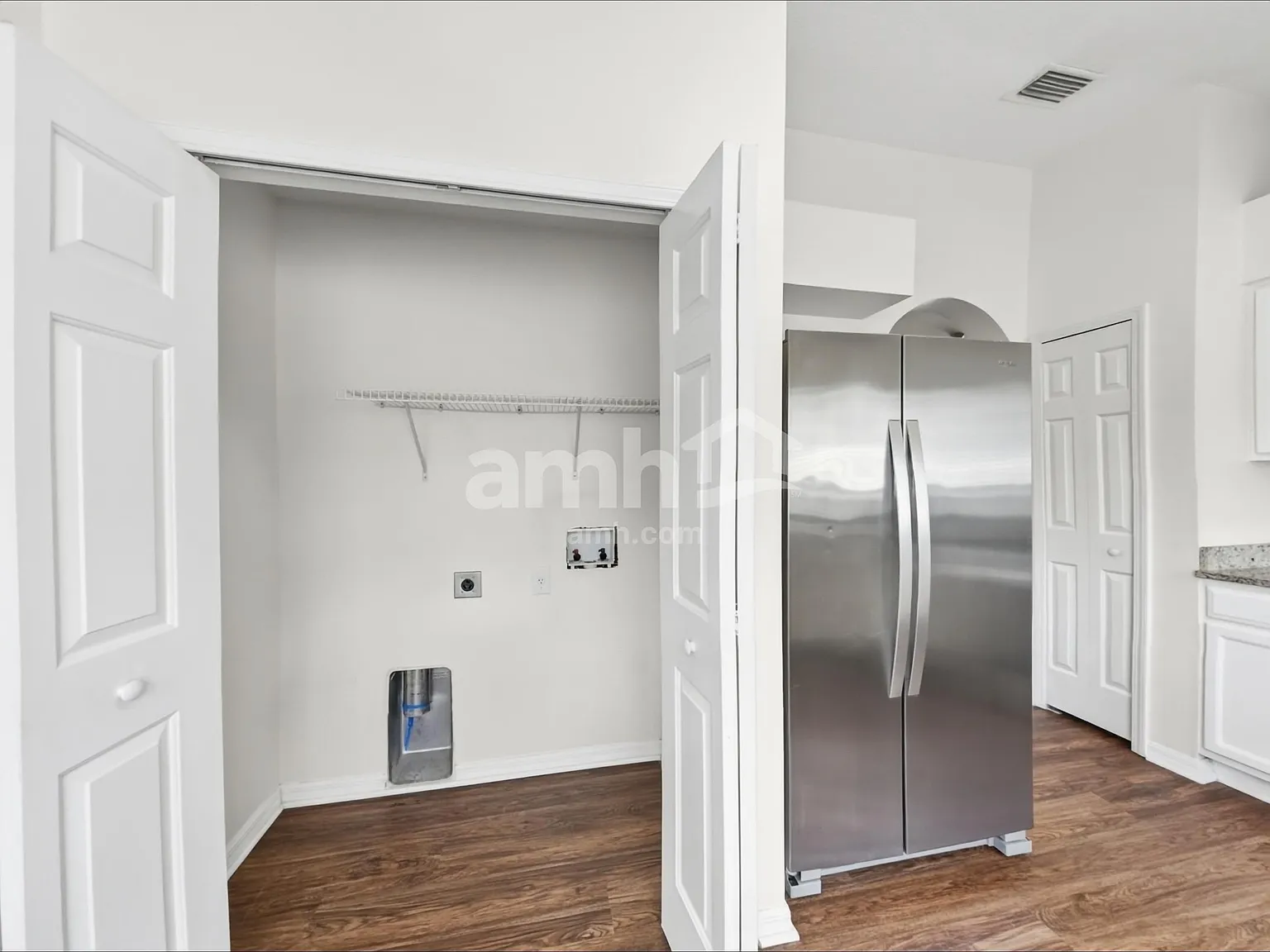 3 bed, 2.0 bath, 1277 sqft, $2,020 — Photo 4