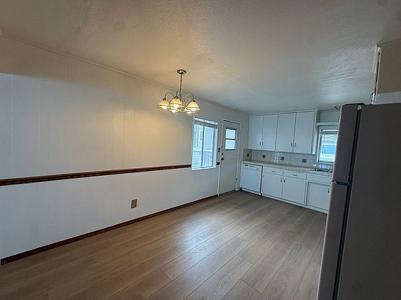 3rd image of 484 Hinds Ave #484