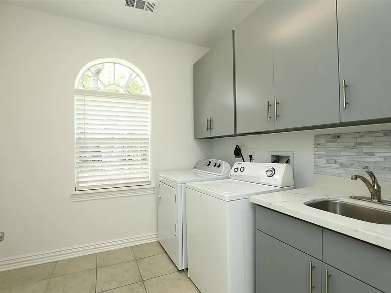 1715 Cottage Landing Ln — Photo 24