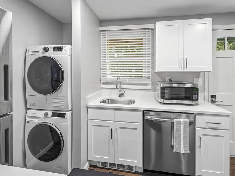 360 Thames St — Photo 23