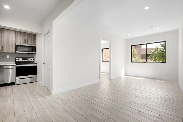 Rented by SERHANT. | media 5